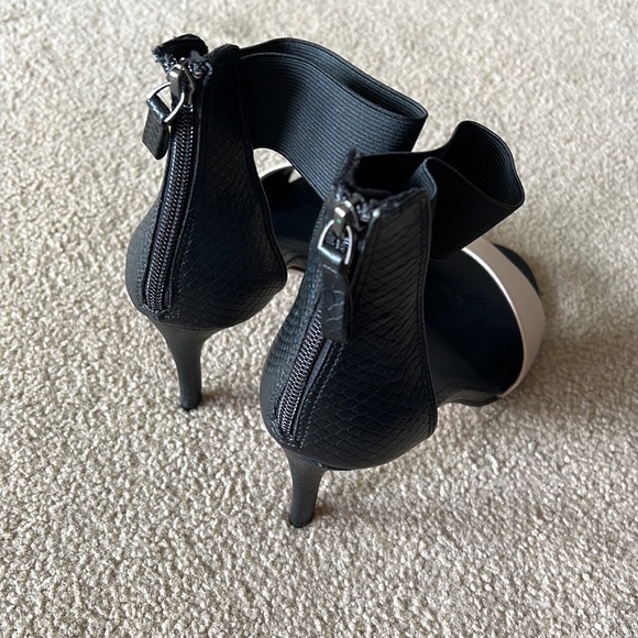 Simply Vera Vera Wang stiletto heels - Picture 3 of 6